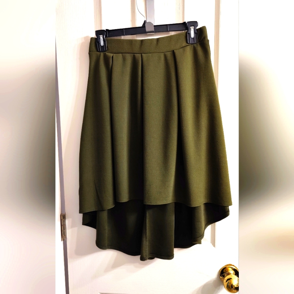🎉NWOT Hunter/Forest Green High Low Pleated Skirt